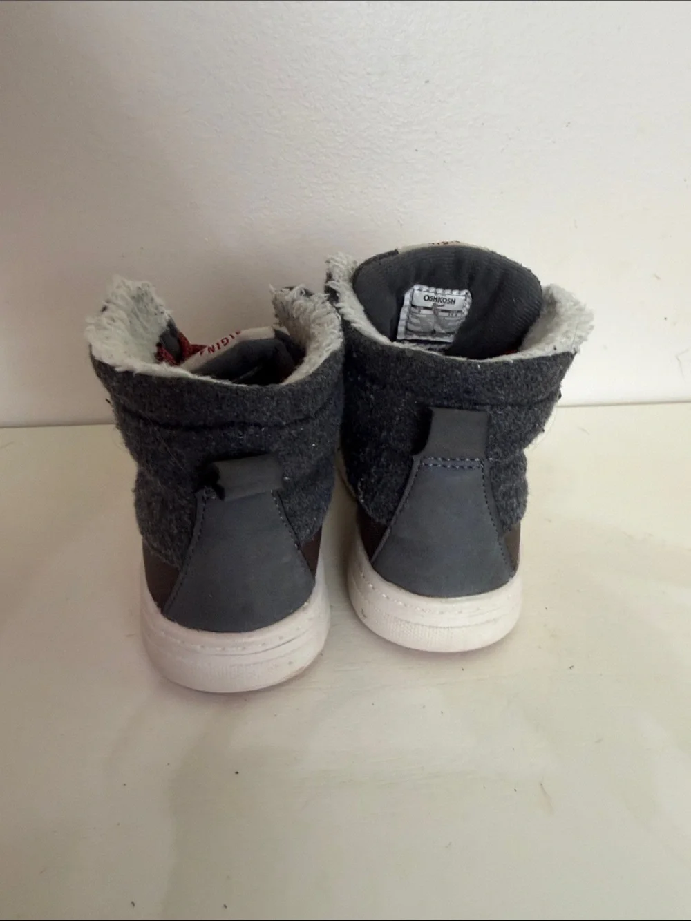 (S- ) OshKosh B'gosh Brown & Gray Kids Lace-Up Boots with Red Laces
